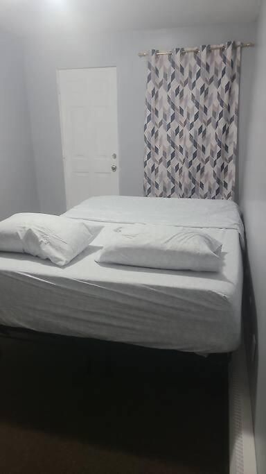 Homestay In A House With King Size Bed In A Landlord Hosted Three Bedroom New York