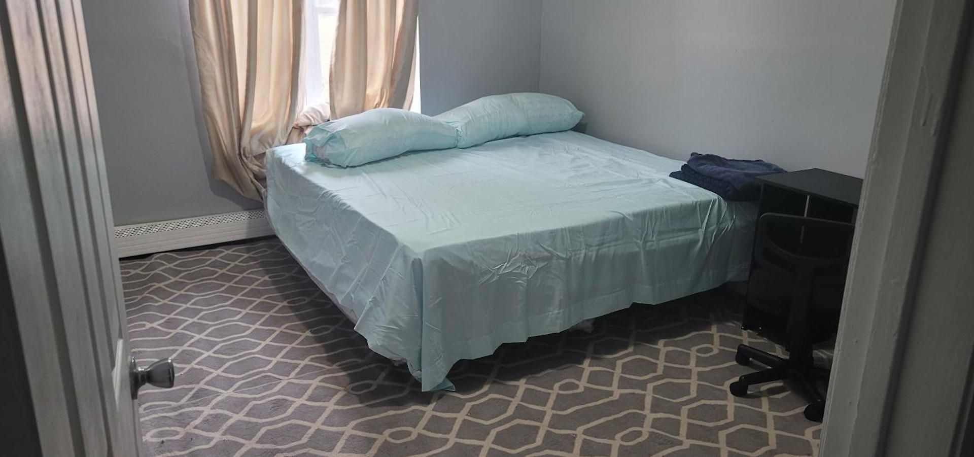Homestay In A House With King Size Bed In A Landlord Hosted Three Bedroom New York