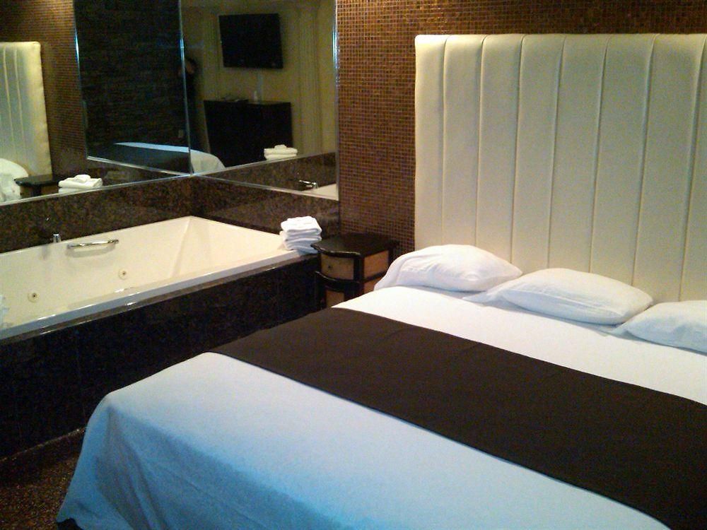 Surfside Three Motel New York