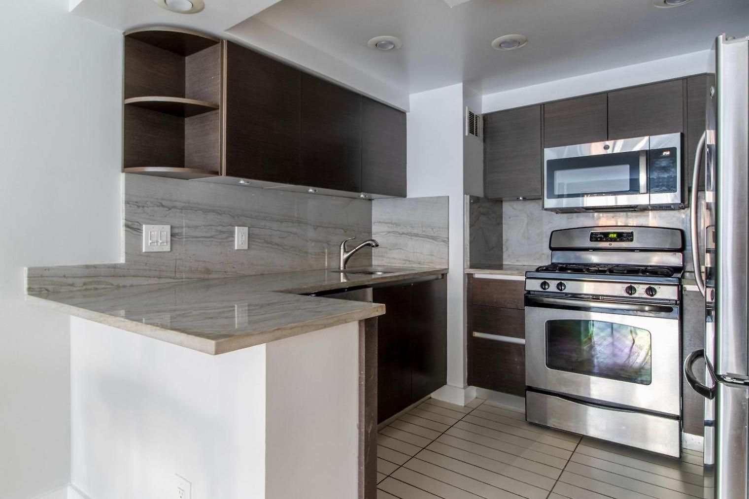 Apartment Lenox Hill 2br W Elevator Doorman Nr Art Nyc-1389 *