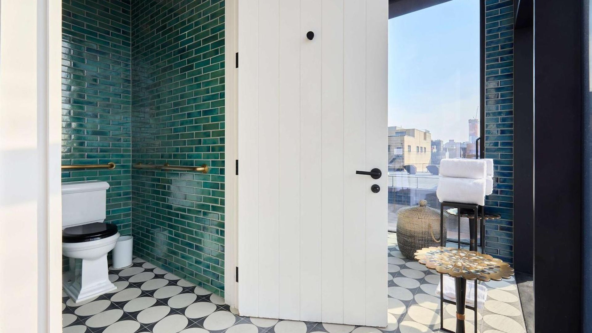 Arlo Williamsburg 5*