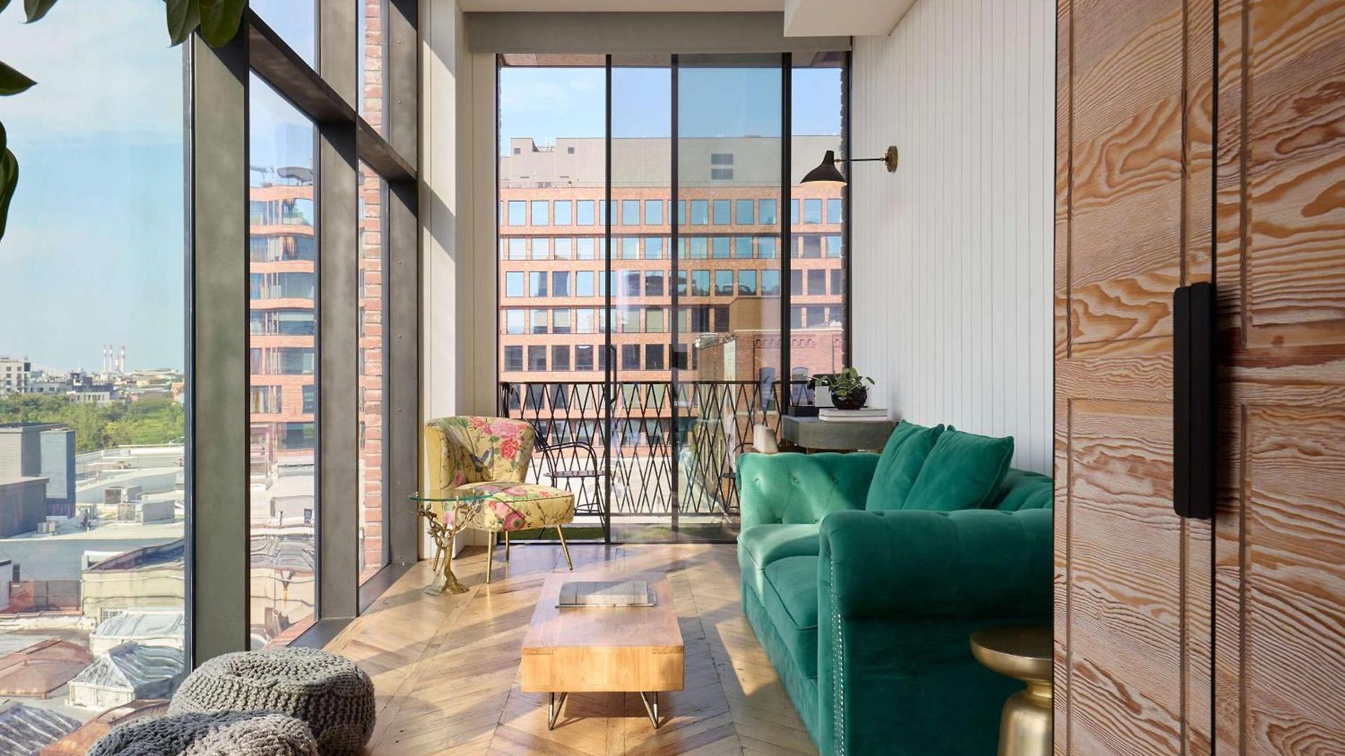 Arlo Williamsburg 5*