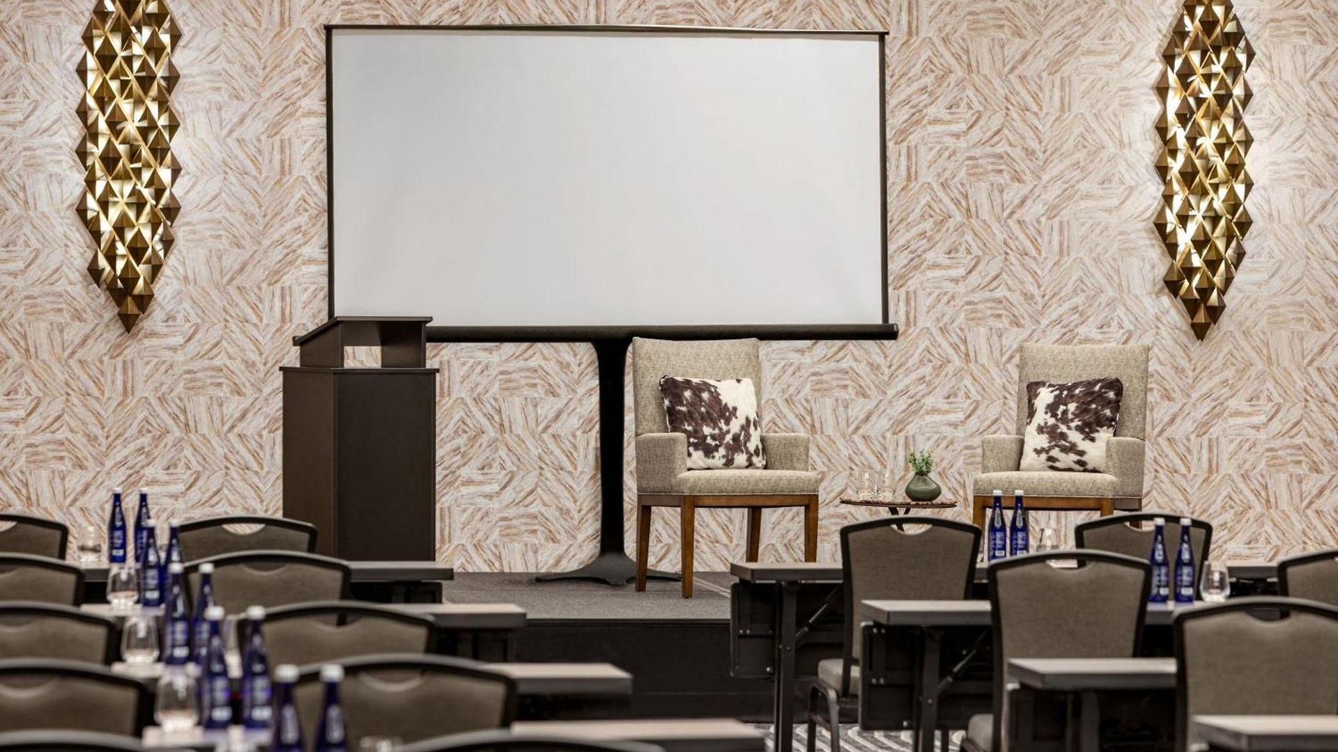 Marriott Jfk Airport Hotel 3*