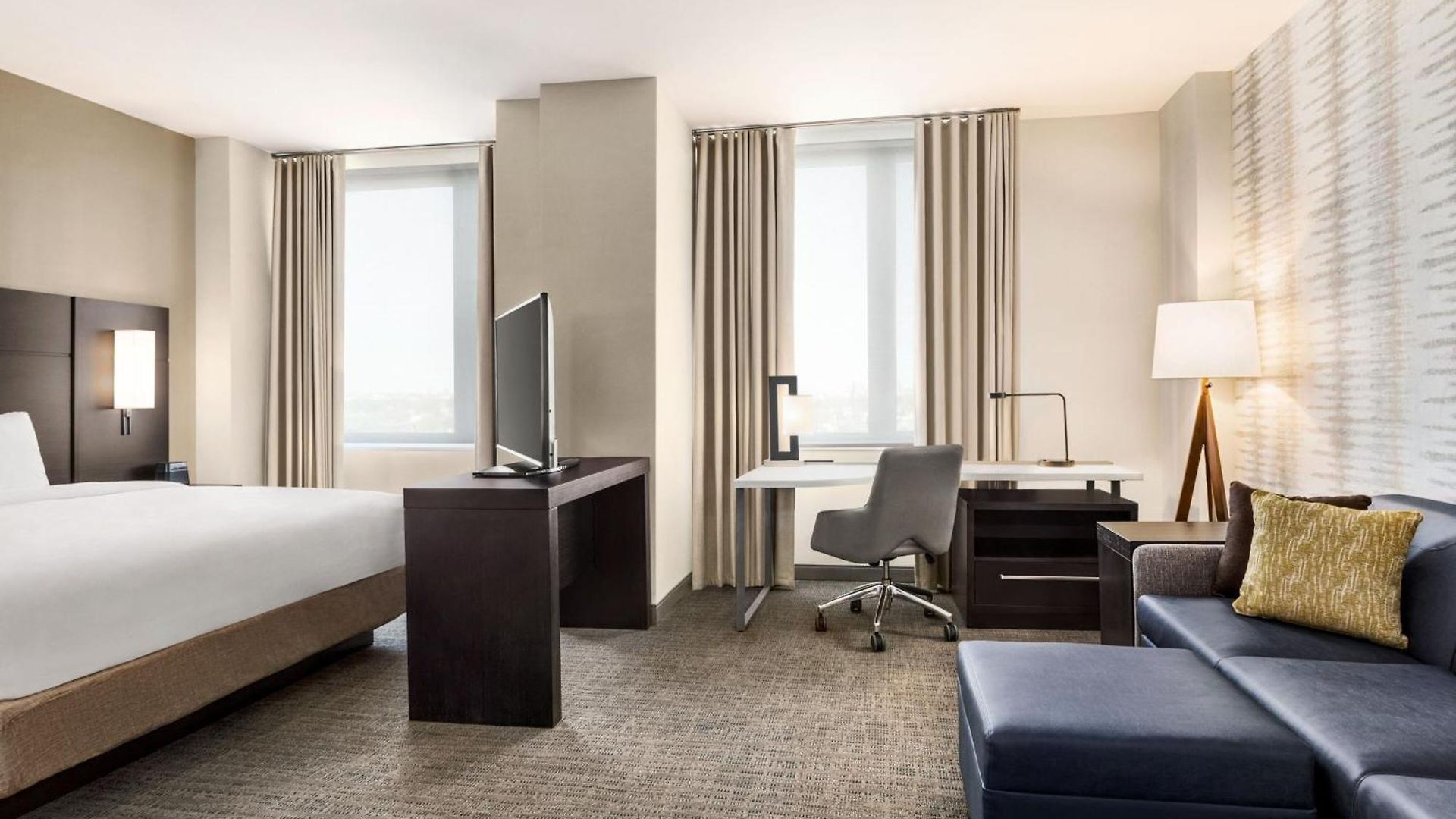Hotel By Marriott Jfk Airport 3*