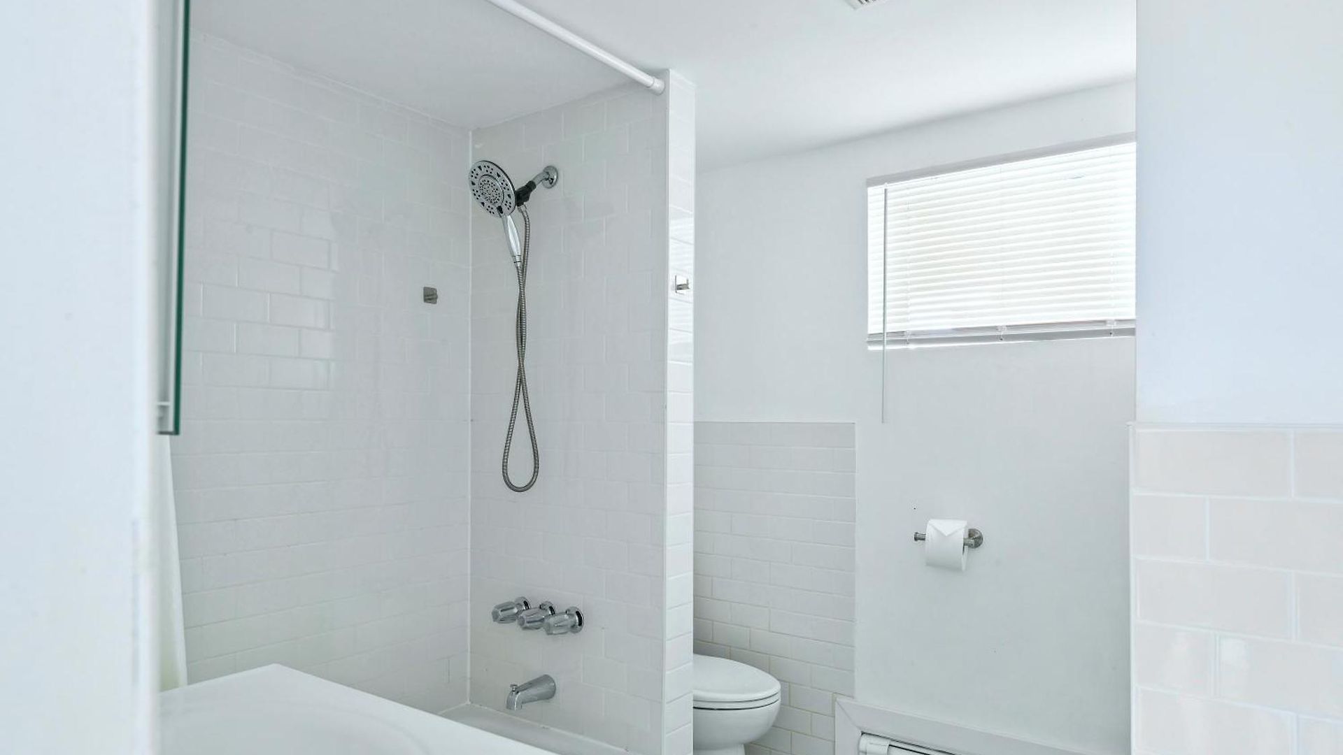 Private Designers Lower-ground 2bd Apartment