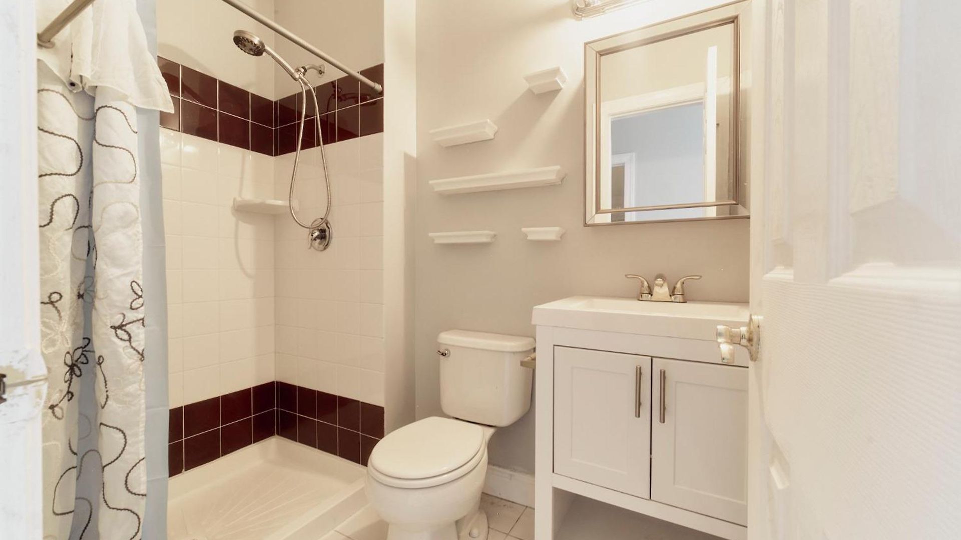 Waterfront Gem Duplex 3 Bedroom 2floor In Whitestone Bronx Free Parking * New York