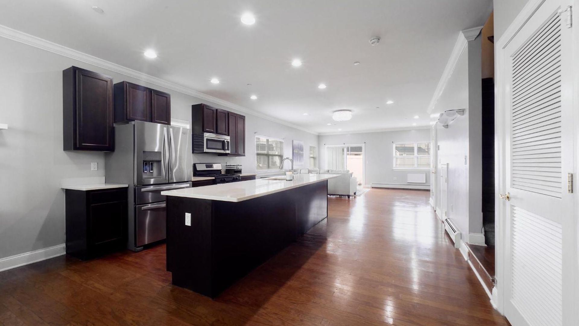 Waterfront Gem Duplex 3 Bedroom 2floor In Whitestone Bronx Free Parking