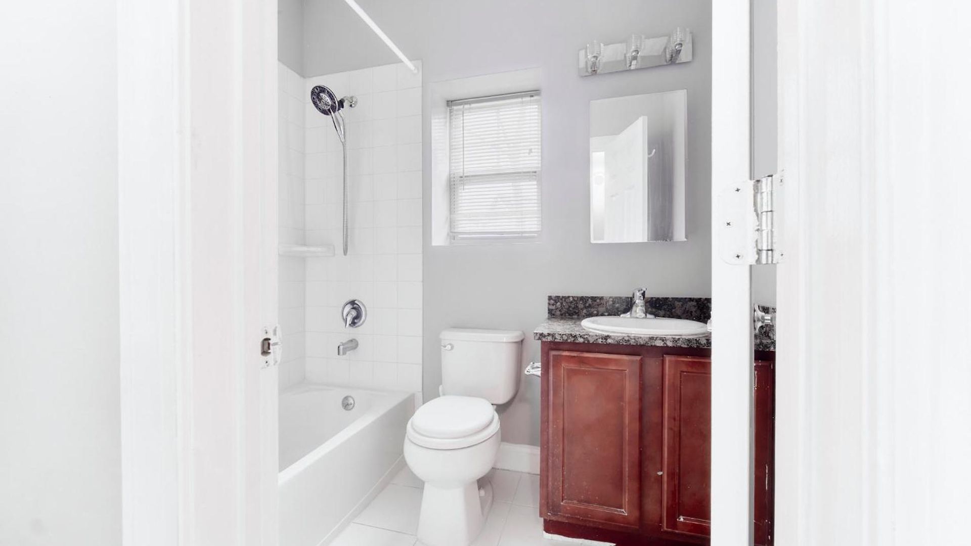 Waterfront Gem Duplex 3 Bedroom 2floor In Whitestone Bronx Free Parking * New York
