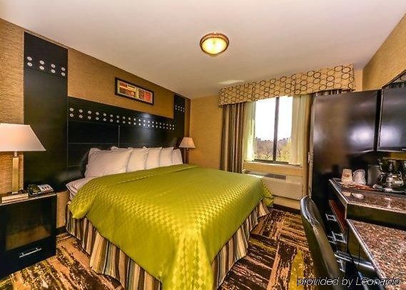 Rodeway Bronx Zoo 4*