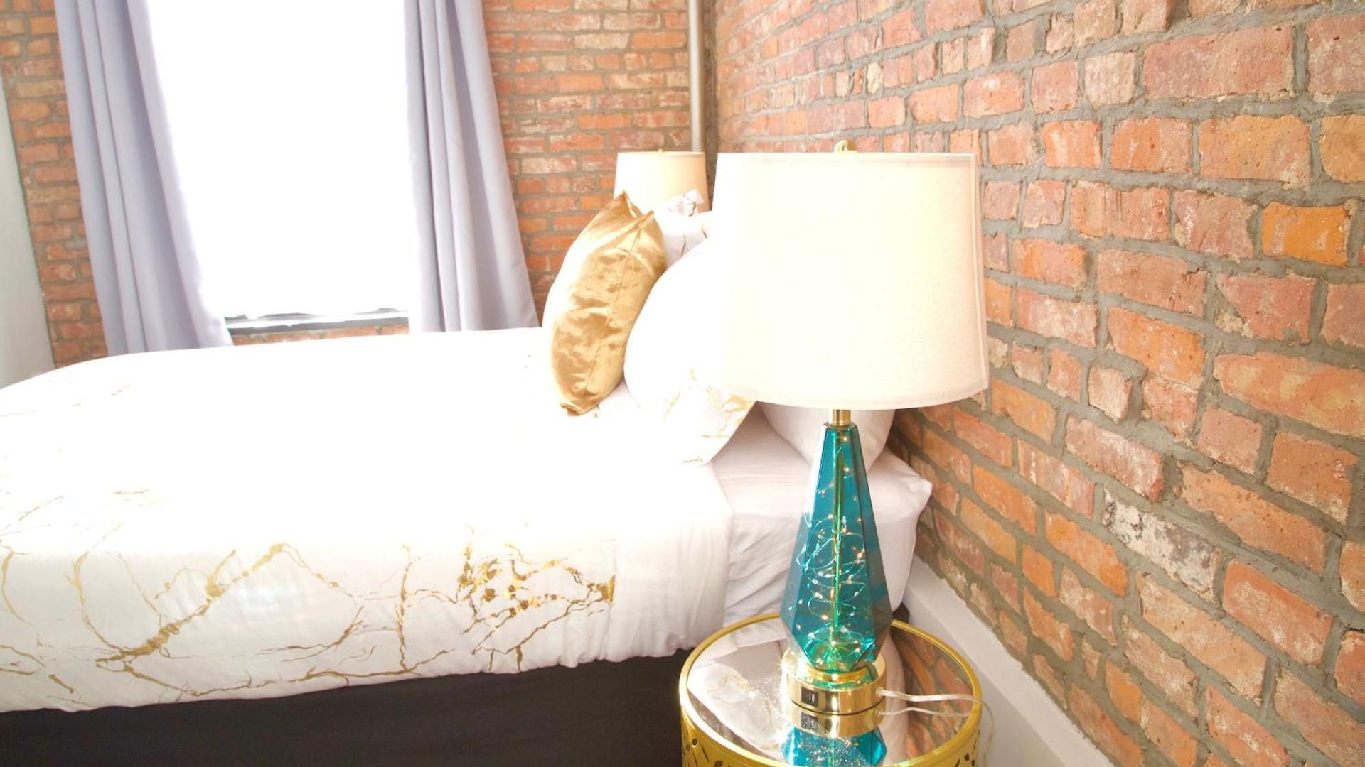 Apartment Style Near Park *