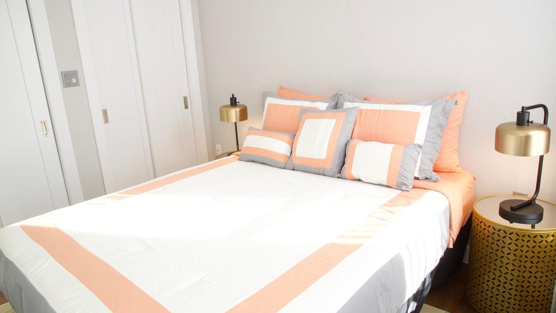 Apartment Style Near Park