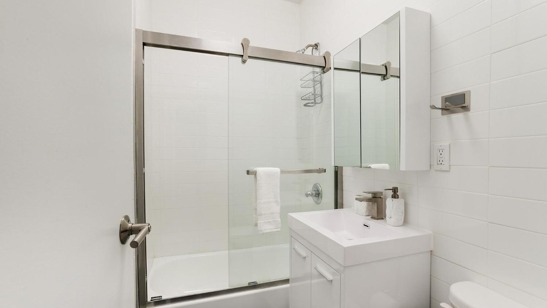 444-2e Modern 2br Hell's Kitchen * New York