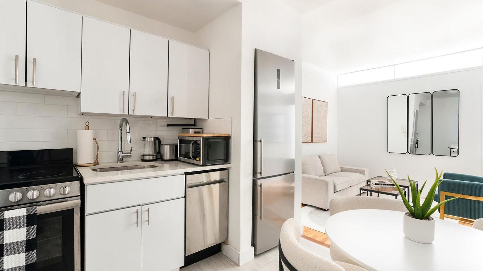 444-2e Modern 2br Hell's Kitchen * New York