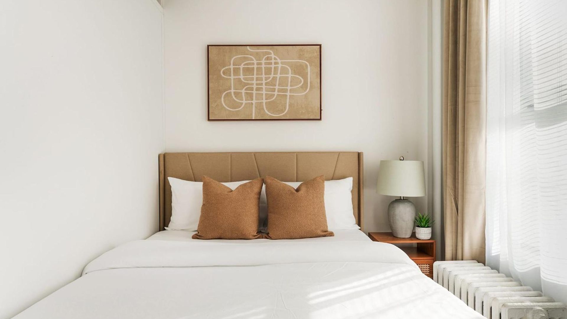 444-2e Modern 2br Hell's Kitchen Apartment New York