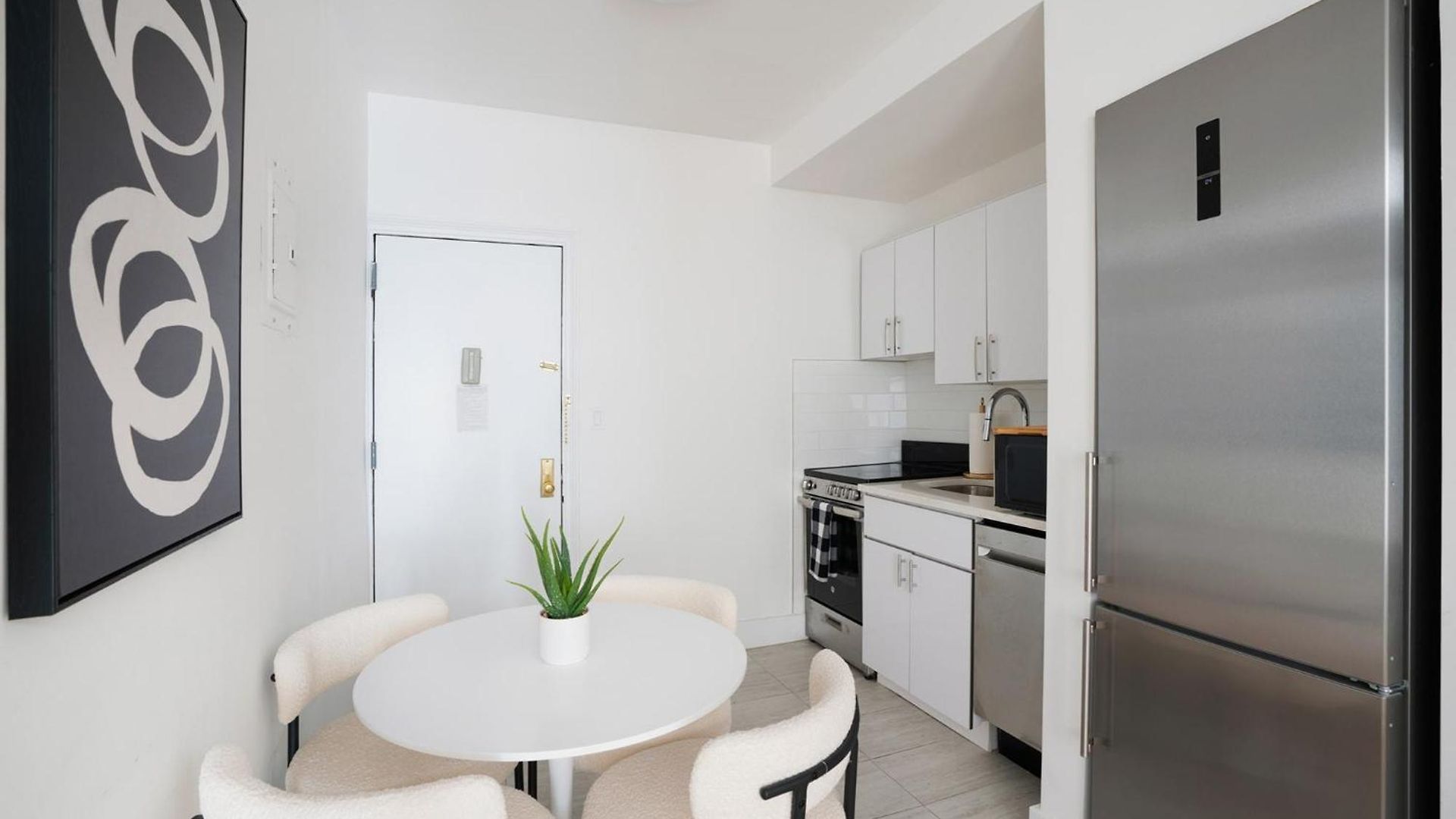 444-2e Modern 2br Hell's Kitchen New York