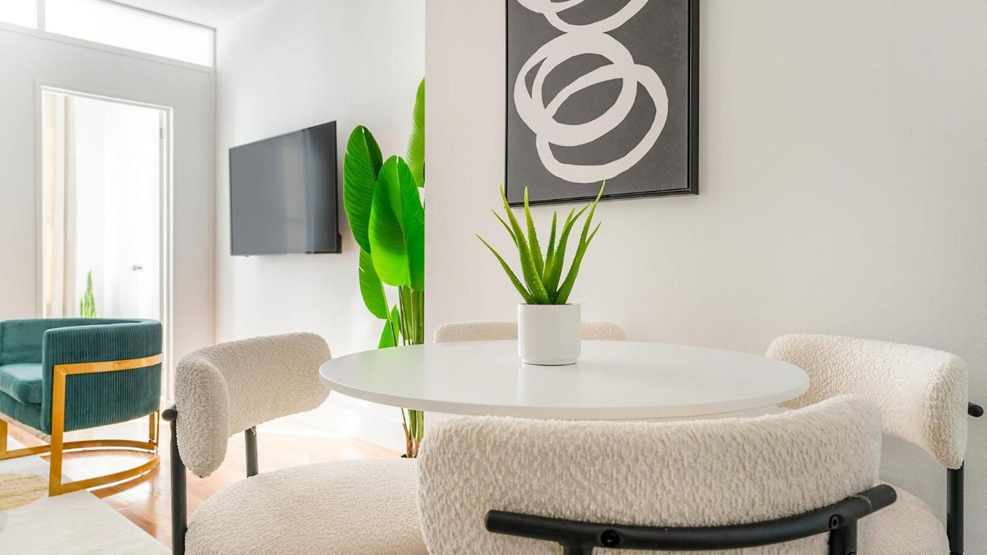 444-2e Modern 2br Hell's Kitchen Apartment New York