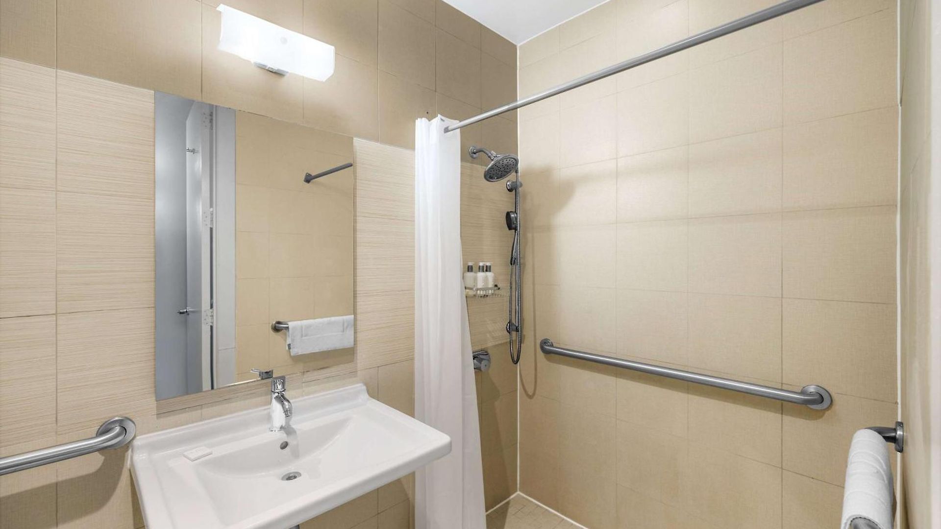 Hotel 27 By Luxurban 3*