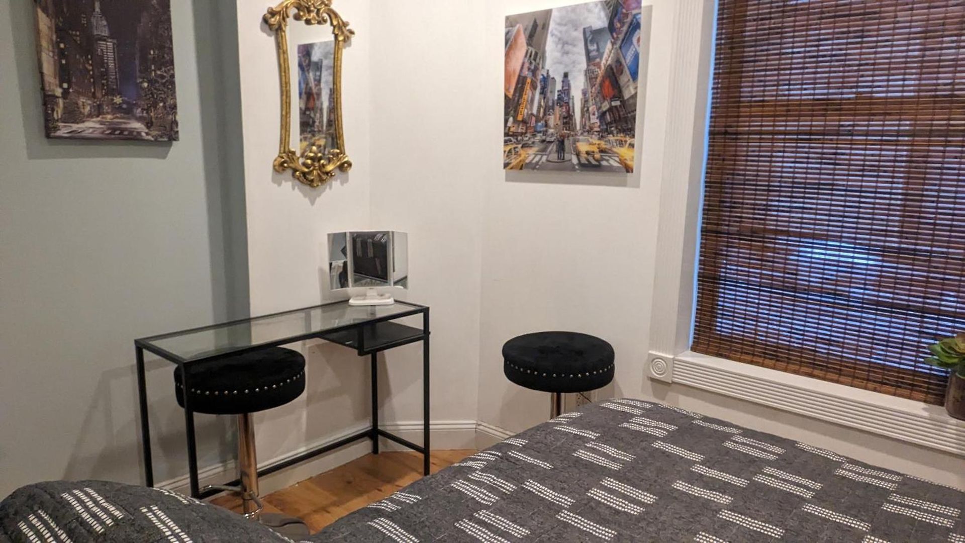 Park East And Museums Homestay