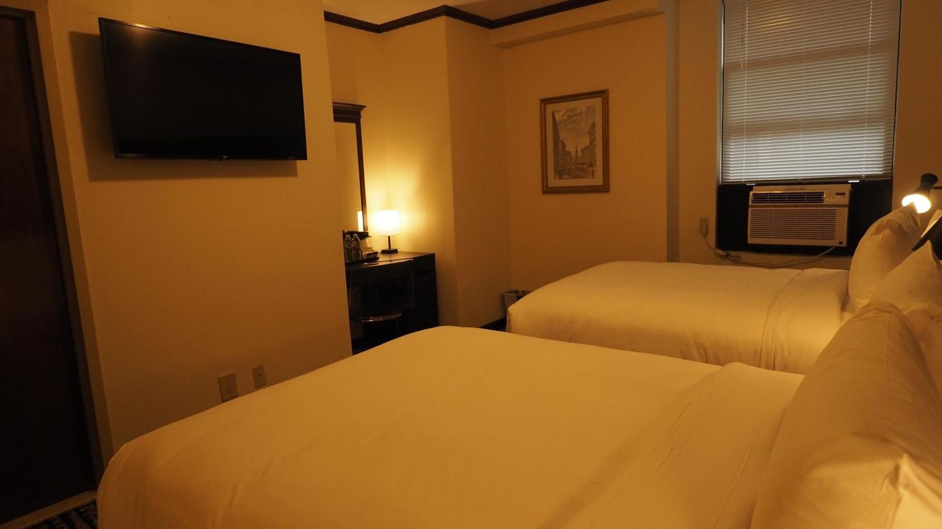 Hotel Night Broadway
