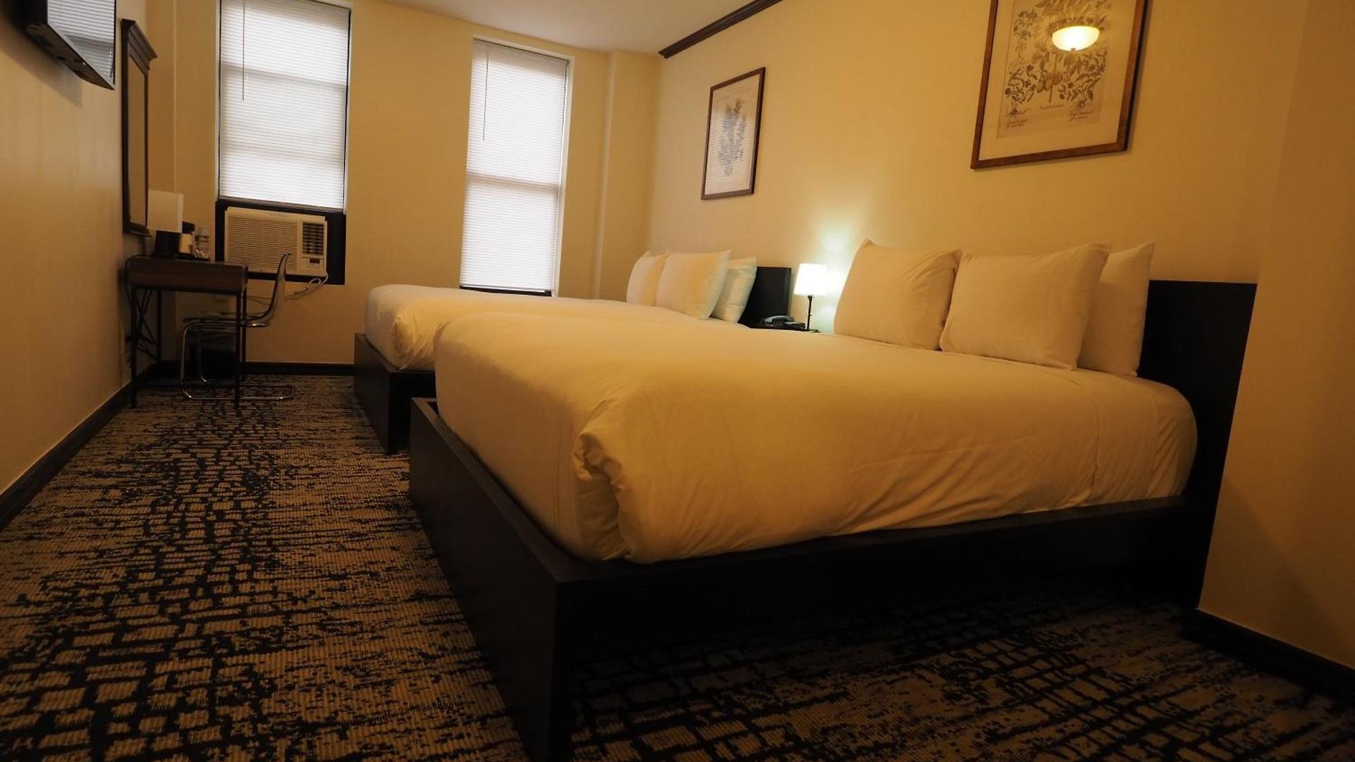 Hotel Night Broadway