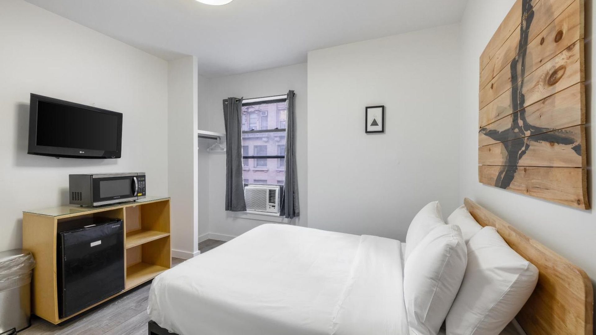 27 By Luxurban Hotel