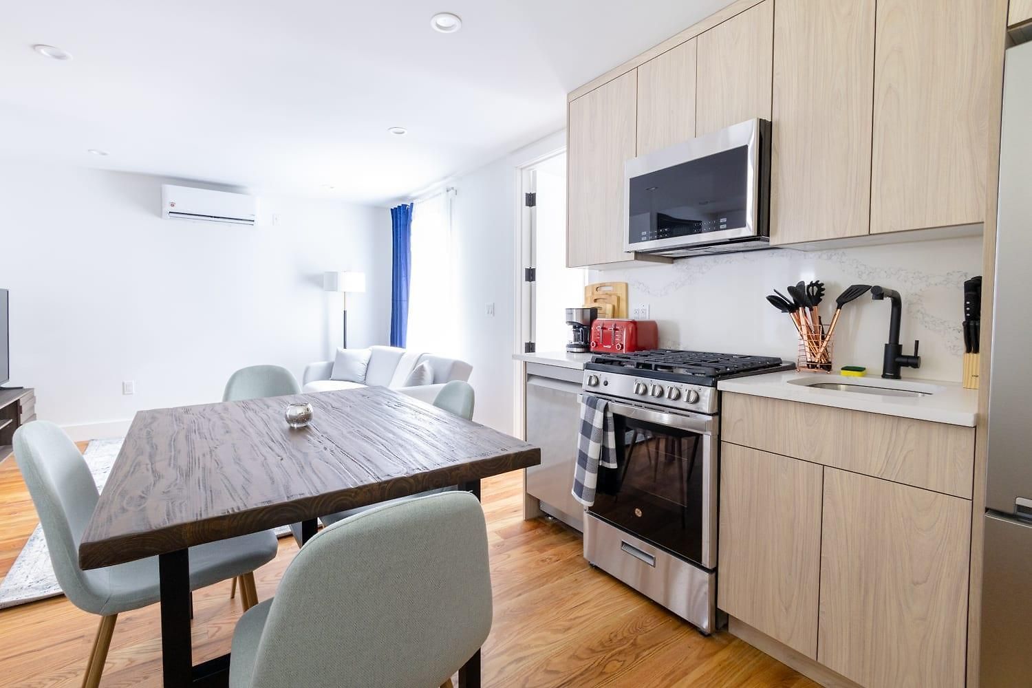323-2 Specious 2br Williamsburg Apartment
