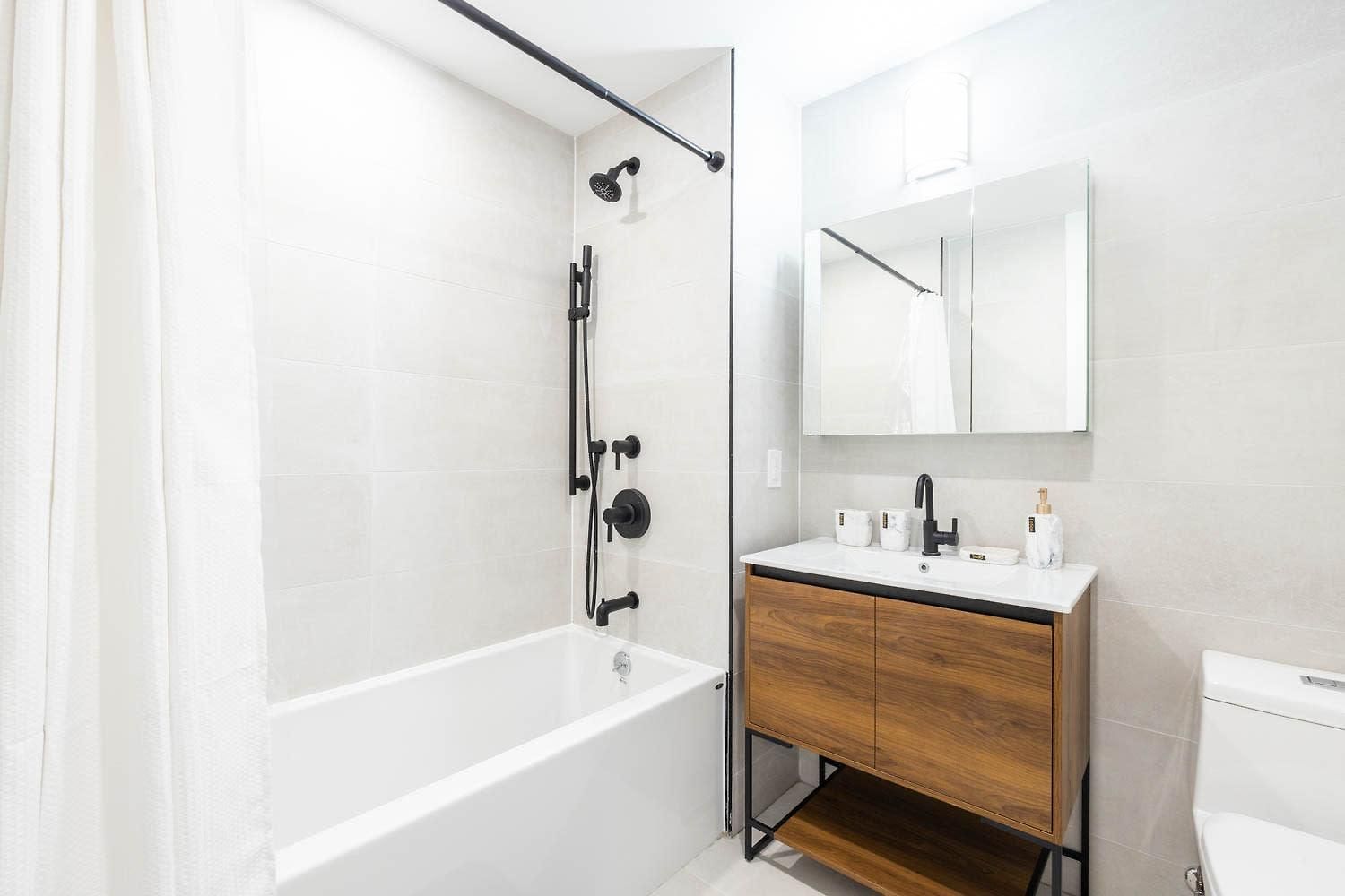 149bk-202 New 1br In Prime Greenpoint Bk Apartment
