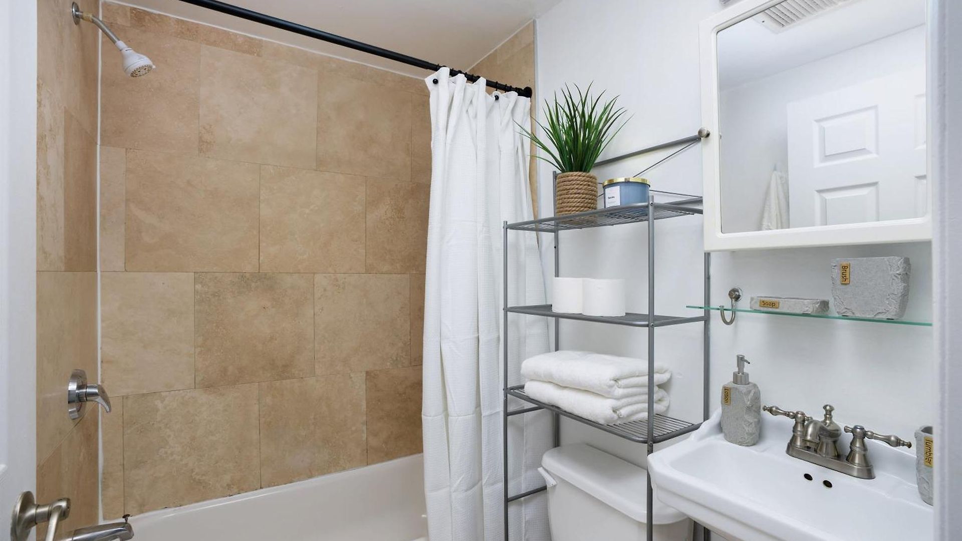1435-3-3 Bedrooms 2bath W D Prime Upper East *