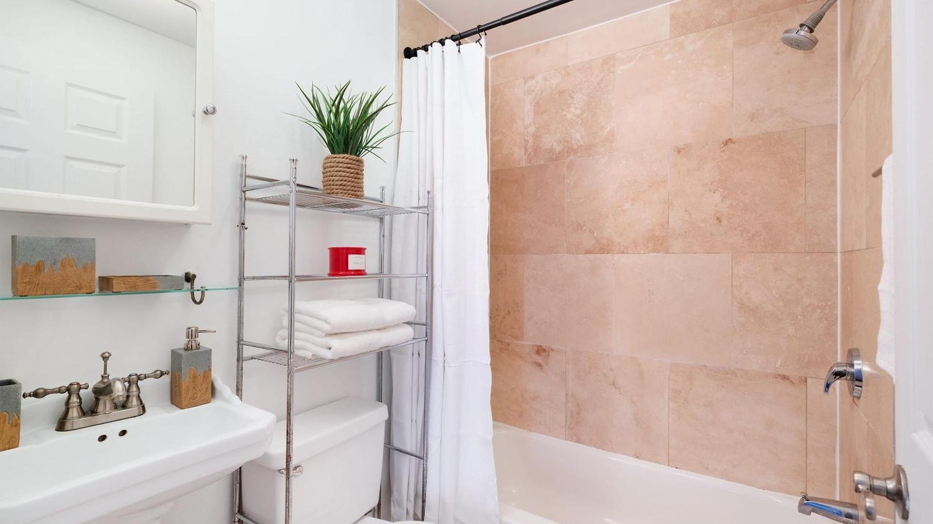 1435-3-3 Bedrooms 2bath W D Prime Upper East New York