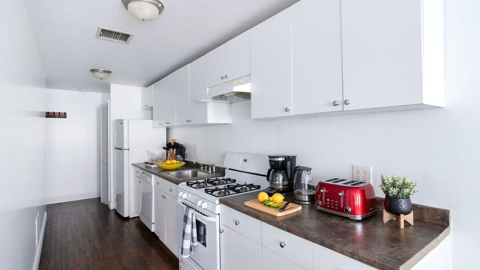 Apartment 1435-3-3 Bedrooms 2bath W D Prime Upper East *