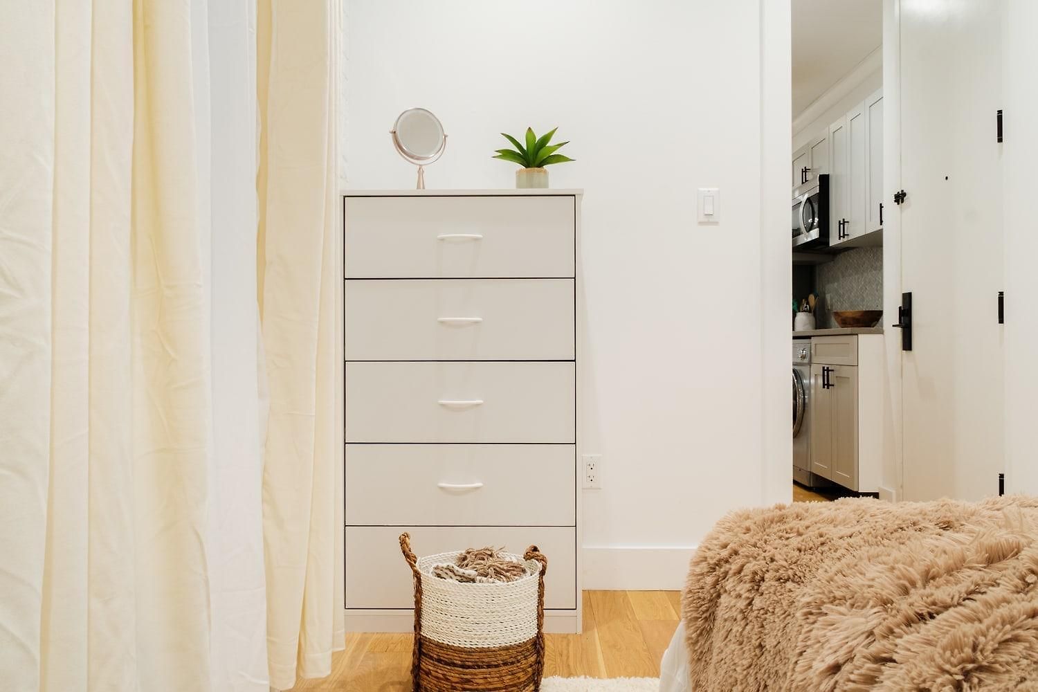 Apartment 1288-4r Newly Furnished Prime Ues 2br