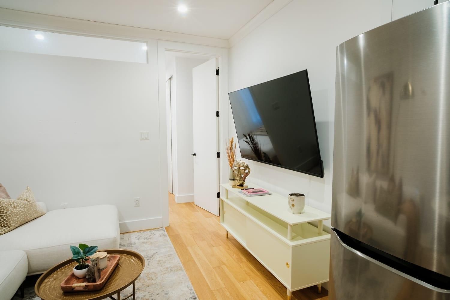1288-4r Newly Furnished Prime Ues 2br *