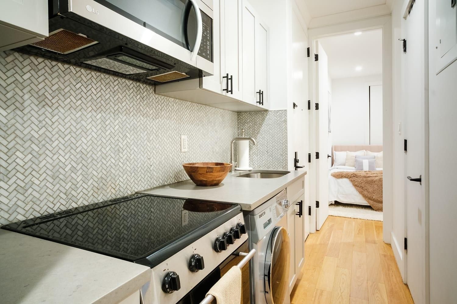1288-4r Newly Furnished Prime Ues 2br Apartment *