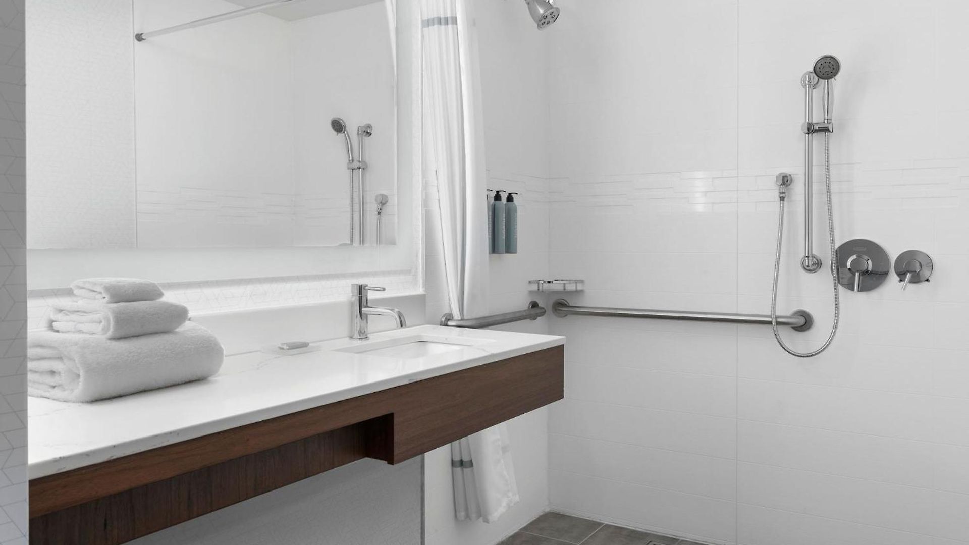 By Marriott Queens 3* New York