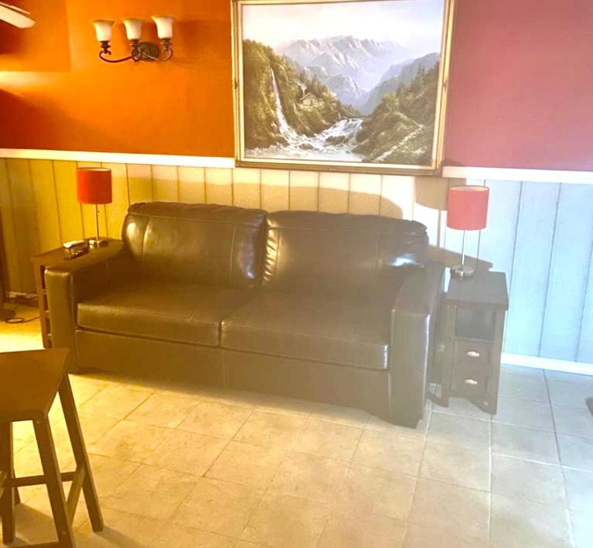 Large 3-bedrooms/2-bath Apt, One Block To Train * New York