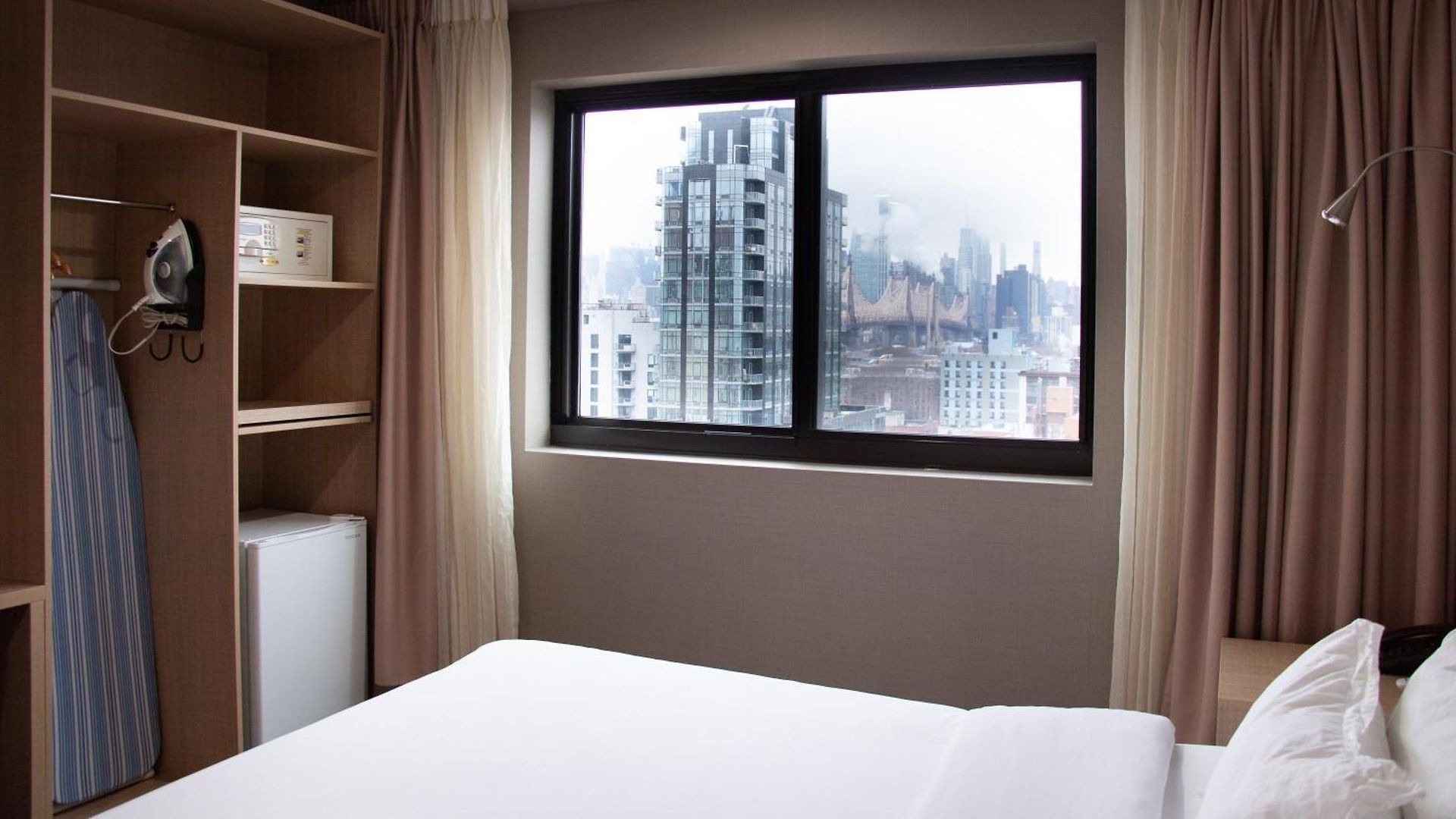 Lic Plaza Hotel 3*