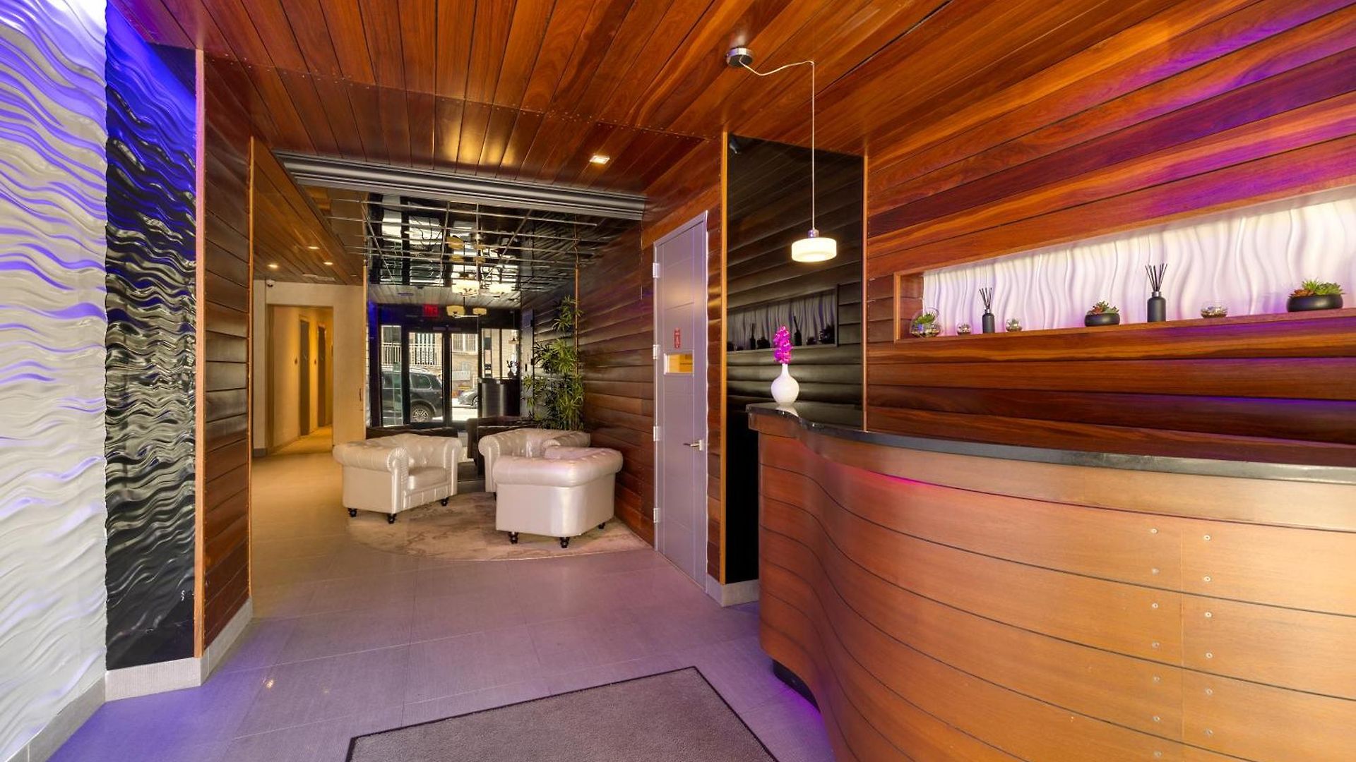 Aura Brooklyn 4*