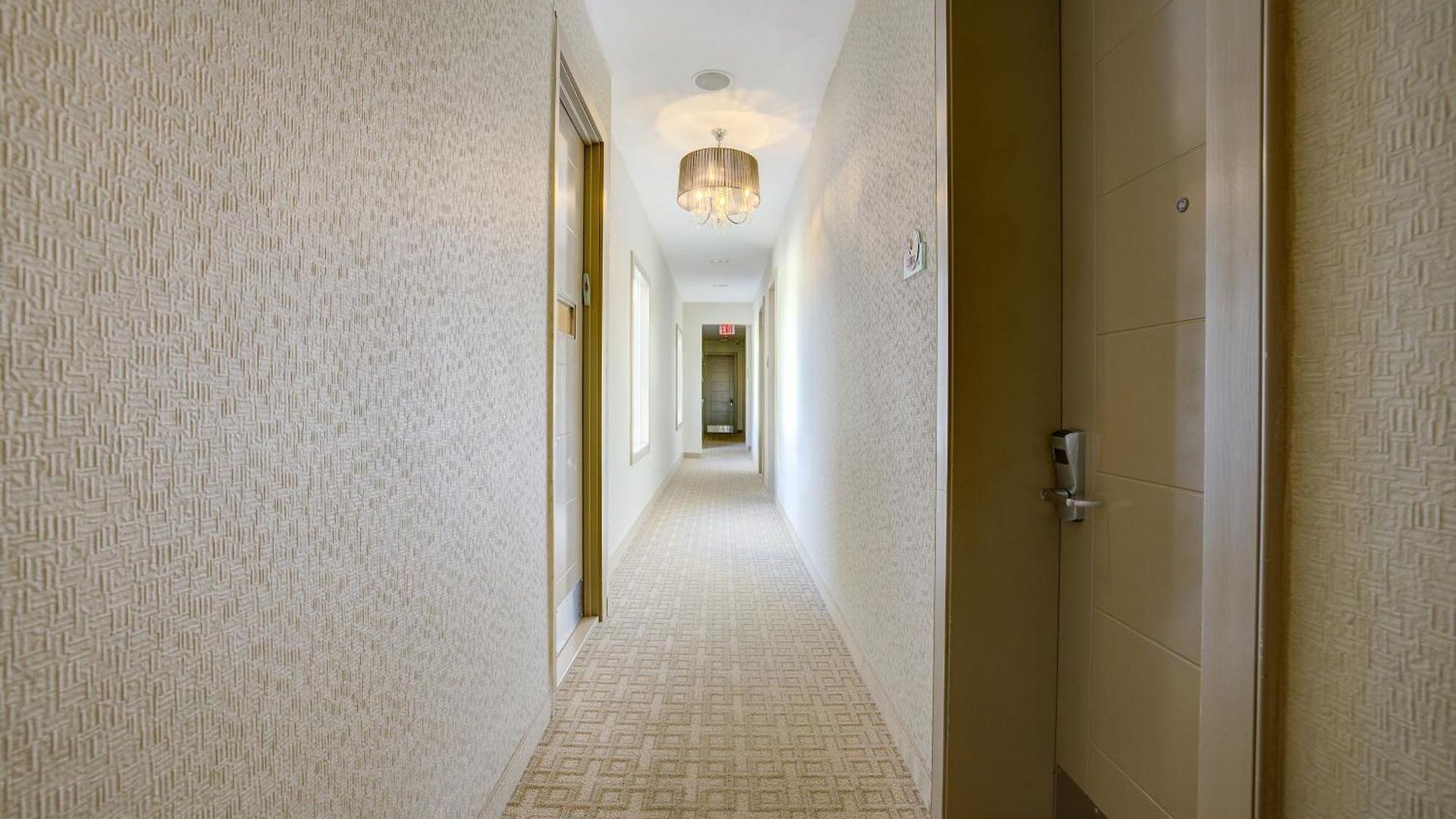 Aura Brooklyn 4*
