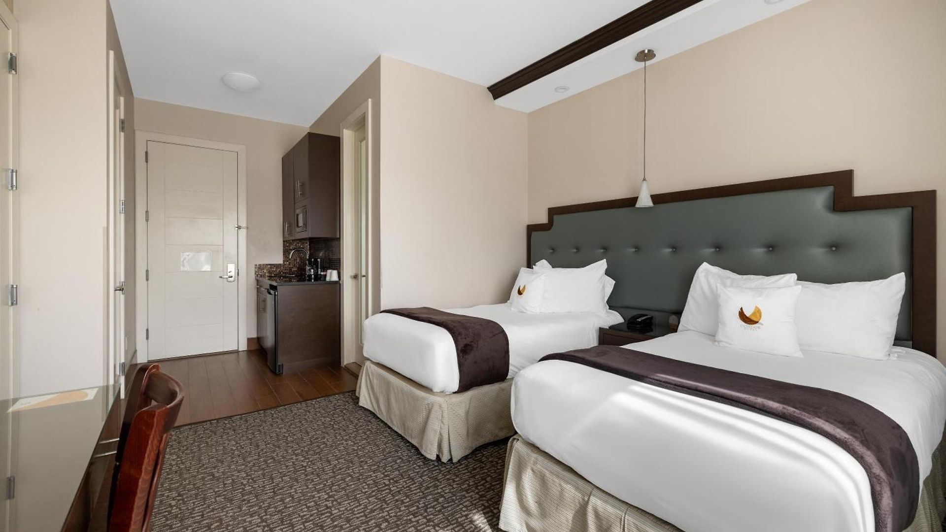 Aura Brooklyn 4*