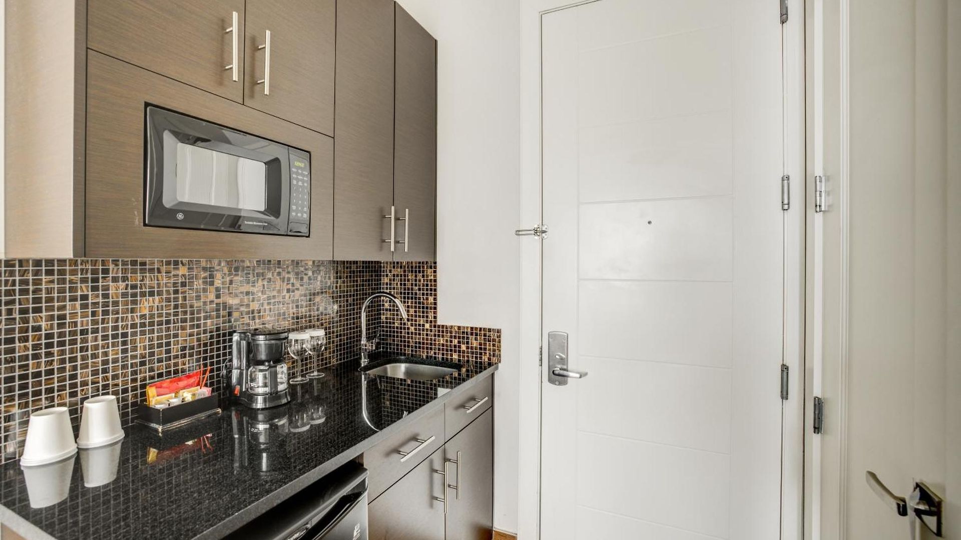 Aura Brooklyn Hotel 4*