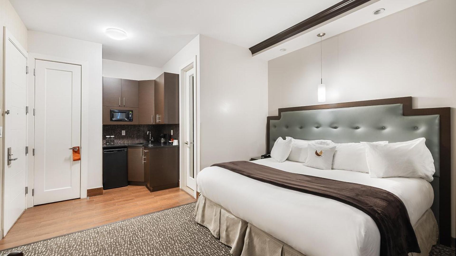 Aura Brooklyn 4* New York