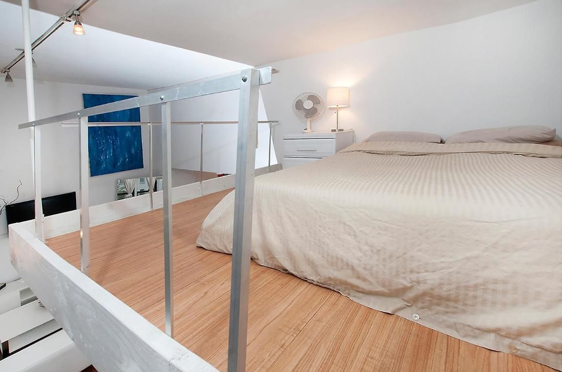 Luxury Next To Times Square *