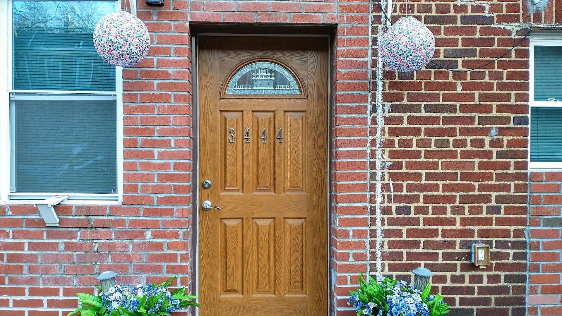 Cozy At The Heart Of Jackson Heights New York