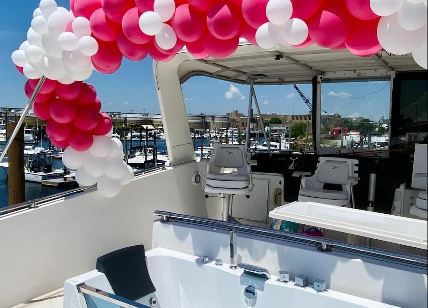 Botel Romantic @ Ocean 3-deck Yacht *