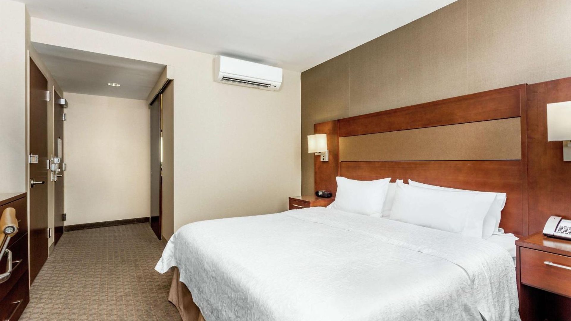 Hampton Manhattan Grand Hotel 3*