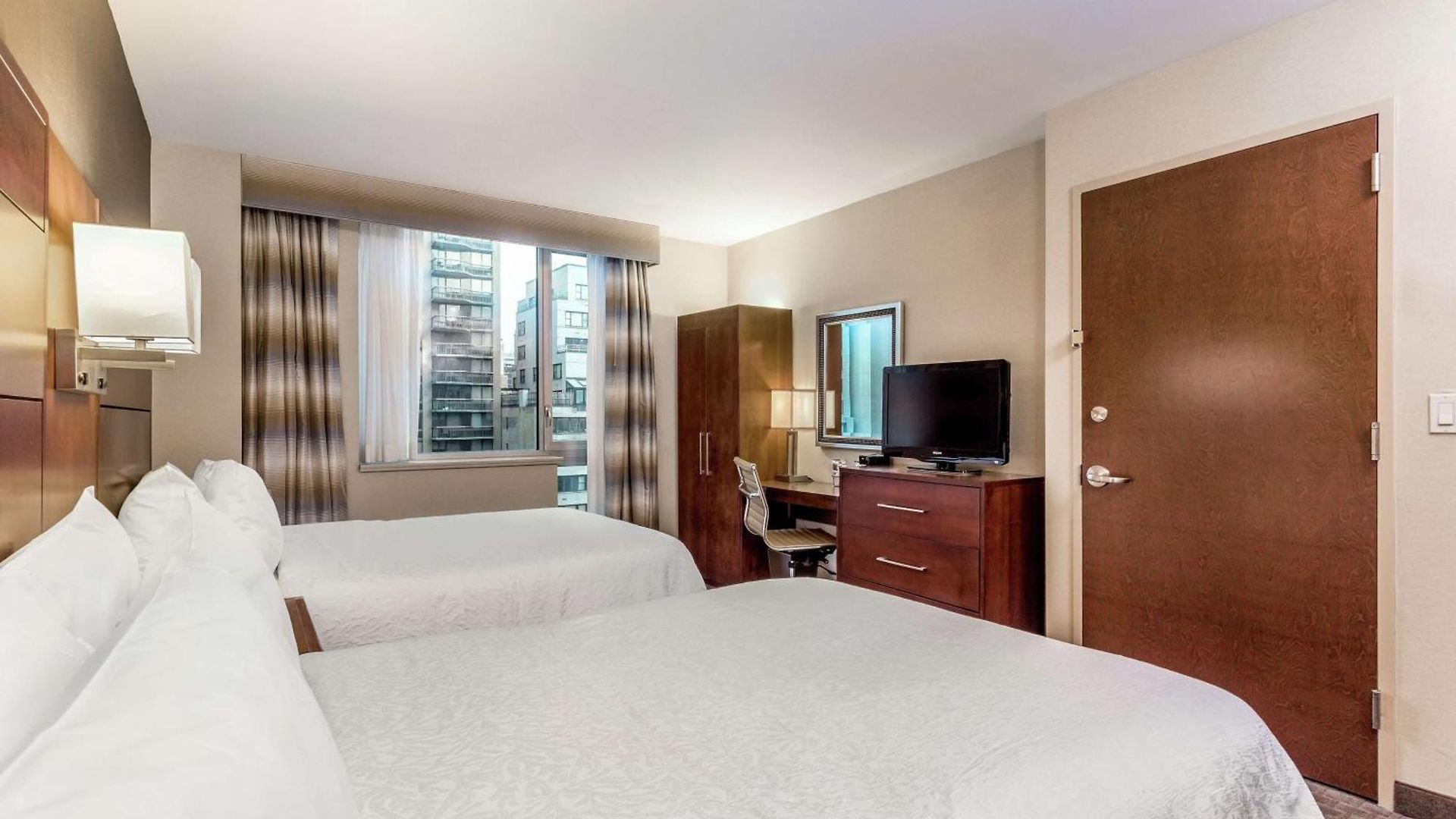 Hampton Manhattan Grand 3*