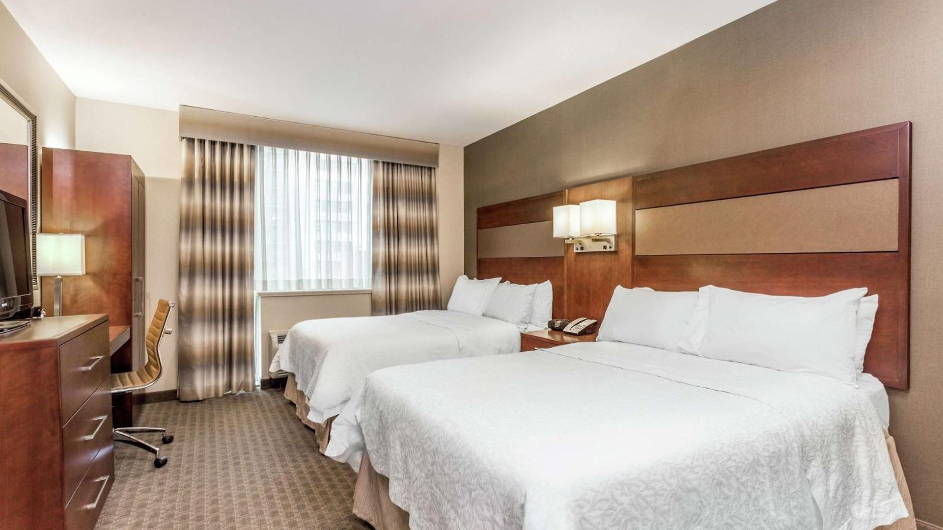 Hampton Manhattan Grand