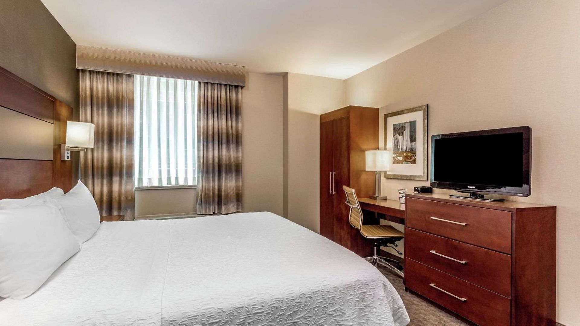 Hampton Manhattan Grand 3*