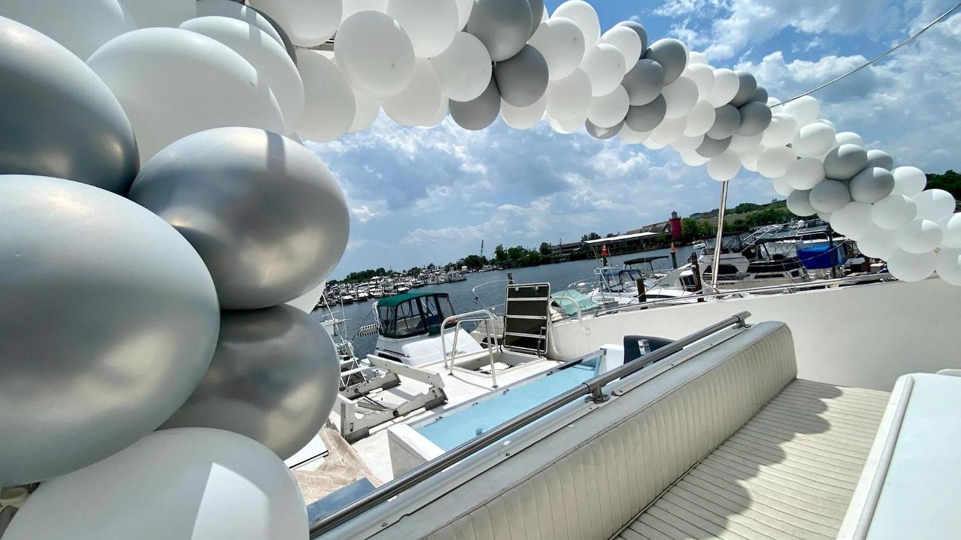 Botel Cozy Ocean 3xdeck Yacht New York
