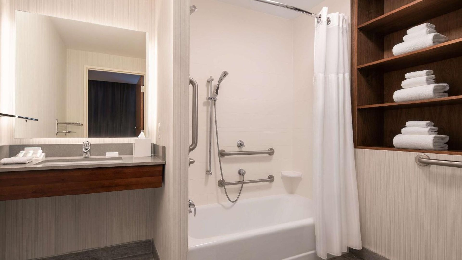 Hilton Garden Long Island Hotel 3*